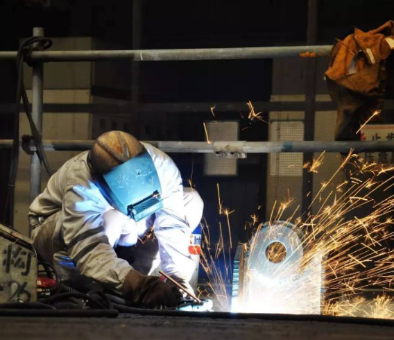 電焊服為什么是白色的衣服?焊工為什么穿白色帆布工作服?