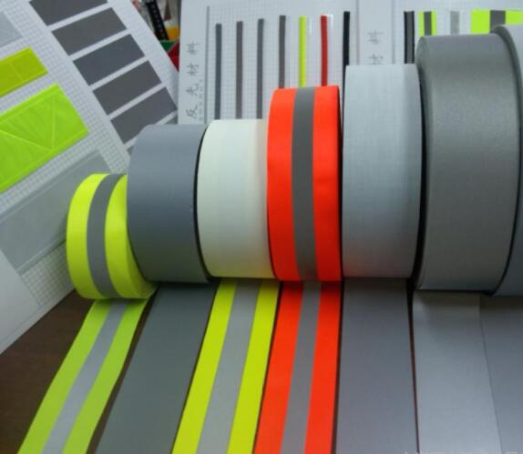 反光背心的反光條是什么材料