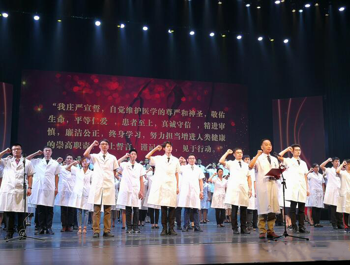 醫(yī)生為什么要穿白大褂?