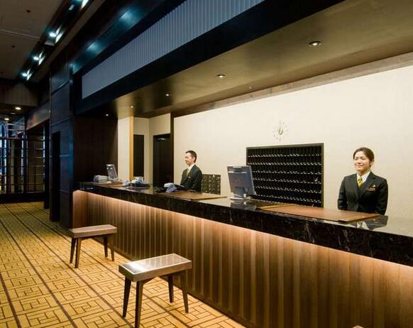 公司前臺穿什么衣服?