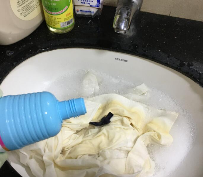 白衣服發(fā)黃的原理